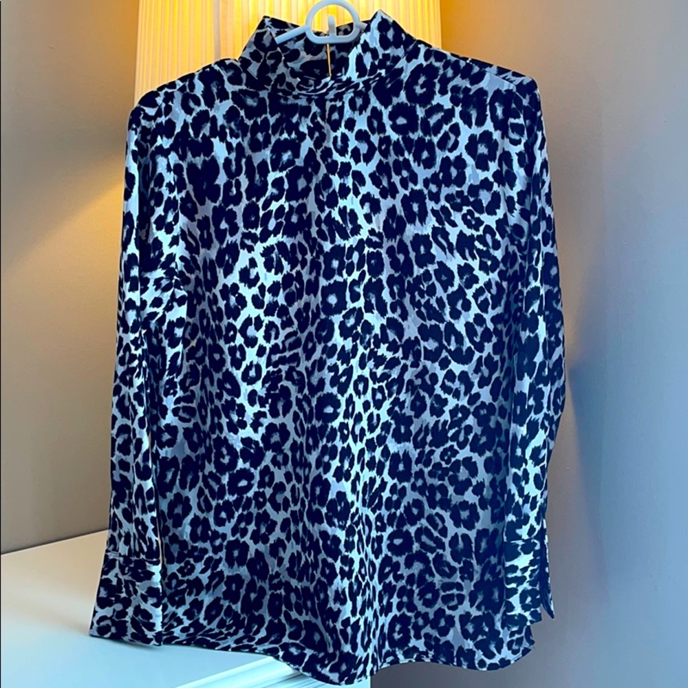 NWT. Long Sleeve Isaac Mizrahi Blouse.